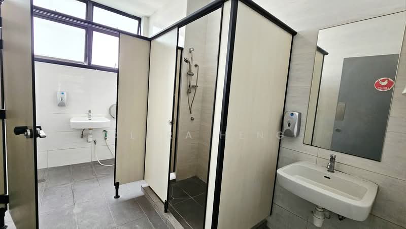 đWhole Floor Office +Storage +Chiller @ Kg Ampat/ Joo Seng, near Tai Seng MRT!, Kampong Ampat | Joo Seng | Upp Aljunied Link, 4,380 sqft, Light Industrial (B1) For Rent, by Clara Heng, 500200388 - Bathroom - CommercialGuru.com.sg