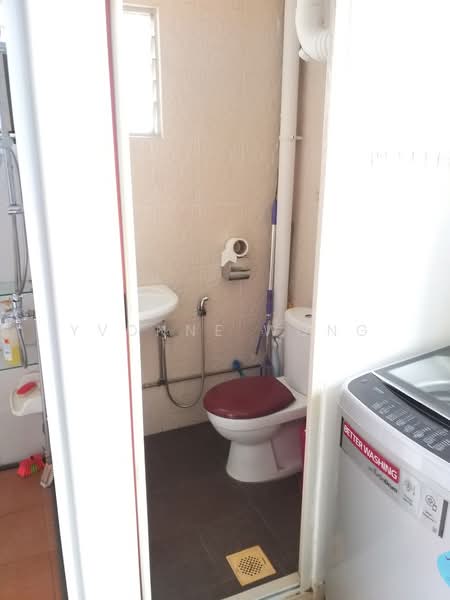 130 Marsiling Rise, 130 Marsiling Rise, 2 Bedrooms, 645 sqft, HDB Flat For Rent, by Yvonne Wong, 500200392 - Bathroom - PropertyGuru.com.sg
