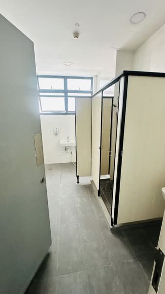 Chiller Equipped Food Factory At MacPherson / Tai Seng, MacTaggart Road, 4,383 sqft, Light Industrial (B1) For Rent, by Lawrence Tan, 500200401 - Bathroom - CommercialGuru.com.sg