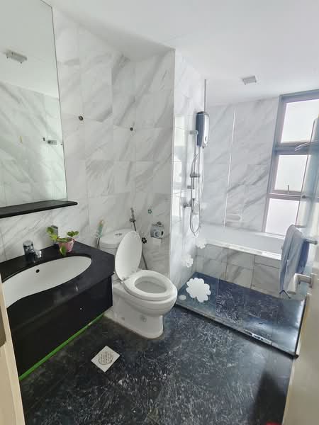 The Madeira, 50 Bukit Batok Street 31, Room Rental, 150 sqft, Condominium For Rent, by Isaac Lin, 500200414 - Master Bath - PropertyGuru.com.sg