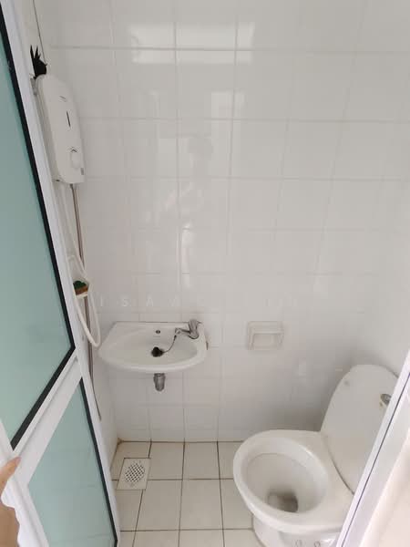 The Madeira, 50 Bukit Batok Street 31, Room Rental, 150 sqft, Condominium For Rent, by Isaac Lin, 500200414 - Common Bath 3 - PropertyGuru.com.sg