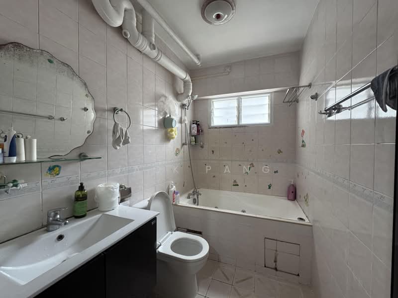 672 Choa Chu Kang Crescent, 672 Choa Chu Kang Crescent, 3 Bedrooms, 1,076 sqft, HDB Flat For Sale, by Jack Pang, 500200417 - Bathroom - PropertyGuru.com.sg