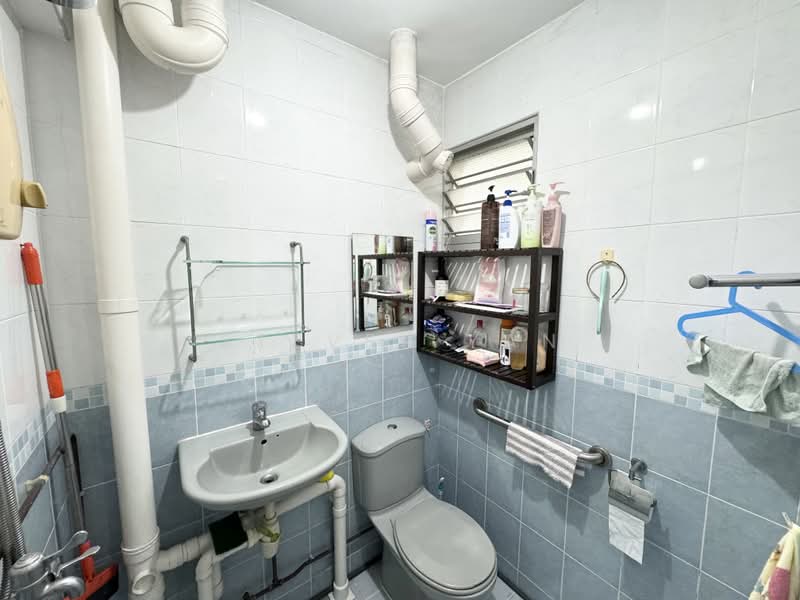 646 Ang Mo Kio Avenue 6, 646 Ang Mo Kio Avenue 6, 3 Bedrooms, 807 sqft, HDB Flat For Sale, by Steven Yan, 500200419 - Bathroom - PropertyGuru.com.sg