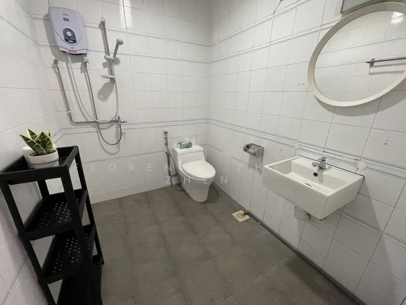 Sixth Avenue Centre, 805 Bukit Timah Road, Room Rental, 150 sqft, Apartment For Rent, by Florence Zheng Zhen, 500200420 - Bathroom - PropertyGuru.com.sg