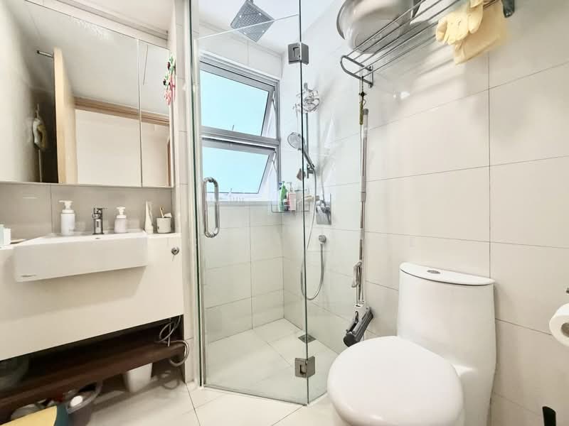 Eight Riversuites, 6 Whampoa East, 3 Bedrooms, 980 sqft, Condominium For Sale, by Michelle Lee, 500200435 - Bathroom - PropertyGuru.com.sg