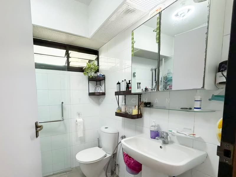 170A Punggol Field, 170A Punggol Field, 3 Bedrooms, 990 sqft, HDB Flat For Sale, by Kitson Chan, 500200438 - Bathroom - PropertyGuru.com.sg