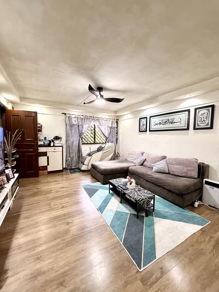 349 Clementi Avenue 2, 349 Clementi Avenue 2, 3 Bedrooms, 990 sqft, HDB Flat For Sale, by Haziq Irwan, 500200439 - Living Room - PropertyGuru.com.sg