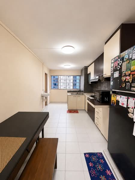 349 Clementi Avenue 2, 349 Clementi Avenue 2, 3 Bedrooms, 990 sqft, HDB Flat For Sale, by Haziq Irwan, 500200439 - Kitchen - PropertyGuru.com.sg
