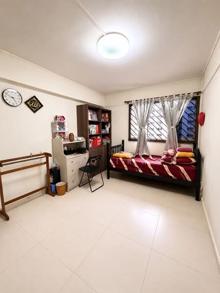 349 Clementi Avenue 2, 349 Clementi Avenue 2, 3 Bedrooms, 990 sqft, HDB Flat For Sale, by Haziq Irwan, 500200439 - Bedroom - PropertyGuru.com.sg