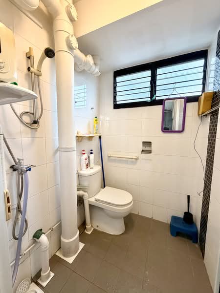349 Clementi Avenue 2, 349 Clementi Avenue 2, 3 Bedrooms, 990 sqft, HDB Flat For Sale, by Haziq Irwan, 500200439 - Bathroom - PropertyGuru.com.sg
