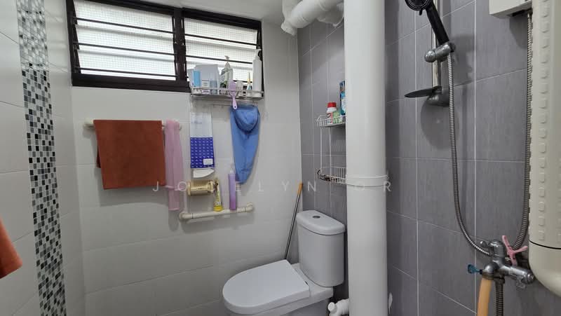 535 Jurong West Street 52, 535 Jurong West Street 52, 2 Bedrooms, 721 sqft, HDB Flat For Sale, by Jocelyn Or, 500200446 - Bathroom - PropertyGuru.com.sg