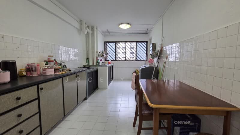 535 Jurong West Street 52, 535 Jurong West Street 52, 2 Bedrooms, 721 sqft, HDB Flat For Sale, by Jocelyn Or, 500200446 - Kitchen - PropertyGuru.com.sg