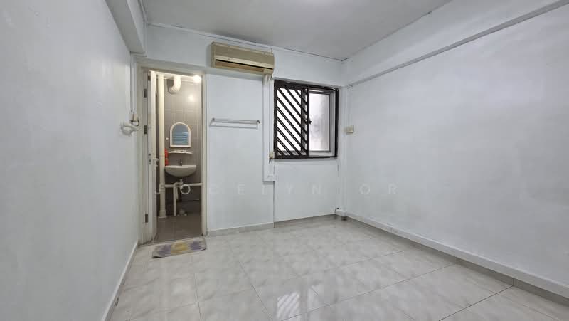 535 Jurong West Street 52, 535 Jurong West Street 52, 2 Bedrooms, 721 sqft, HDB Flat For Sale, by Jocelyn Or, 500200446 - Master bedroom with attached bathroom - PropertyGuru.com.sg