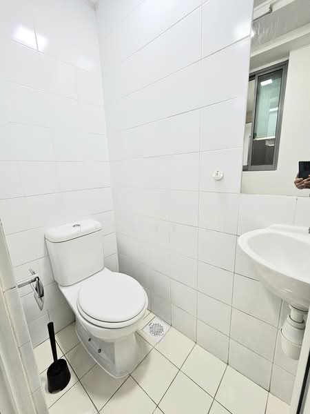A Treasure Trove, 58 Punggol Walk, 3 Bedrooms, 1,206 sqft, Condominium For Rent, by Jeremy Li, 500200447 - Bathroom - PropertyGuru.com.sg