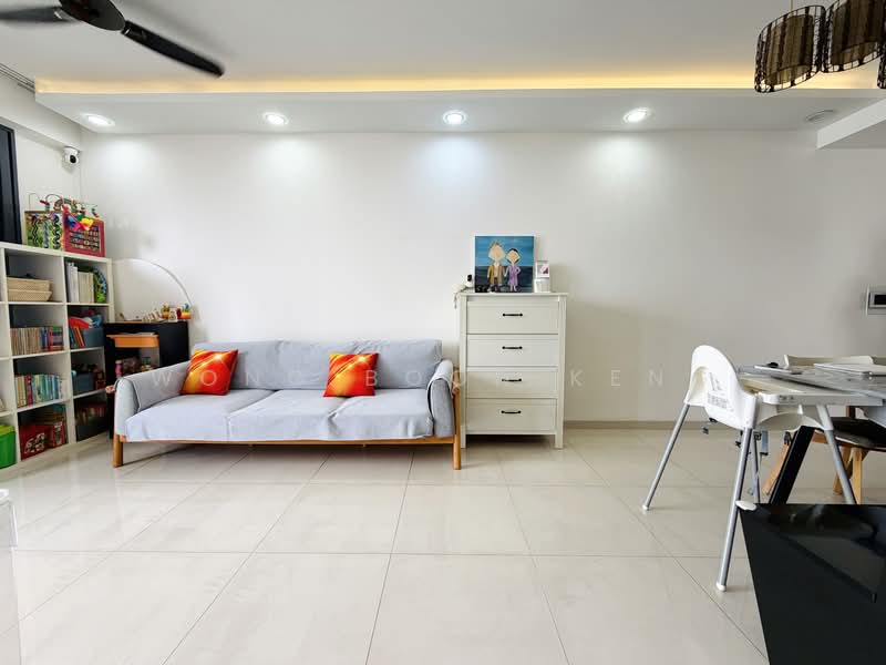 Prive, 37 Punggol Field, 2 Bedrooms, 883 sqft, Executive Condominium For Sale, by Wong Boon Keng, 500200452 - Living Room - PropertyGuru.com.sg