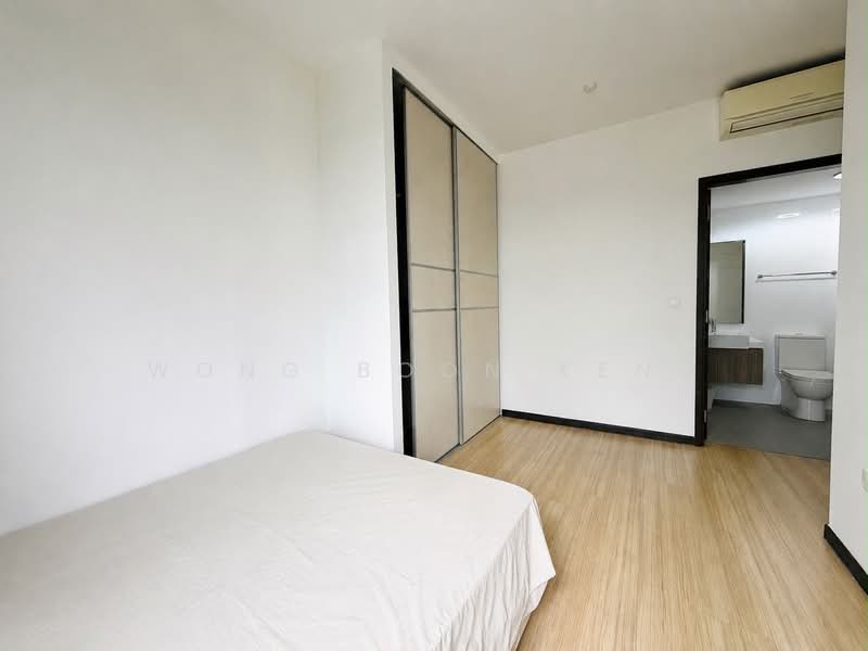 Lake Life, 12 Tao Ching Road, 3 Bedrooms, 1,033 sqft, Executive Condominium For Sale, by Wong Boon Keng, 500200457 - Bedroom - PropertyGuru.com.sg