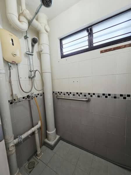 186 Boon Lay Avenue, 186 Boon Lay Avenue, 2 Bedrooms, 635 sqft, HDB Flat For Sale, by Mus Taqim, 500200471 - Bathroom - PropertyGuru.com.sg