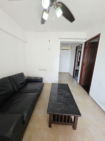 186 Boon Lay Avenue, 186 Boon Lay Avenue, 2 Bedrooms, 635 sqft, HDB Flat For Sale, by Mus Taqim, 500200471 - Living Room - PropertyGuru.com.sg