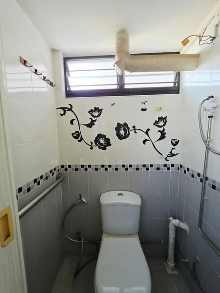 186 Boon Lay Avenue, 186 Boon Lay Avenue, 2 Bedrooms, 635 sqft, HDB Flat For Sale, by Mus Taqim, 500200471 - Bathroom - PropertyGuru.com.sg