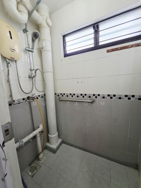 186 Boon Lay Avenue, 186 Boon Lay Avenue, 2 Bedrooms, 635 sqft, HDB Flat For Sale, by Mus Taqim, 500200471 - Bathroom - PropertyGuru.com.sg