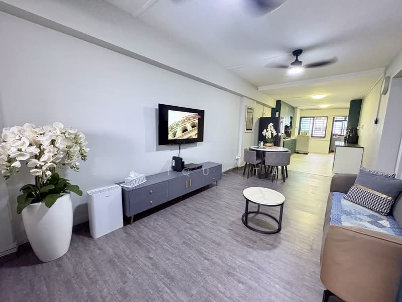 421 Ang Mo Kio Avenue 10, 421 Ang Mo Kio Avenue 10, 2 Bedrooms, 797 sqft, HDB Flat For Sale, by Sharique Tan, 500200488 - Living Room - PropertyGuru.com.sg