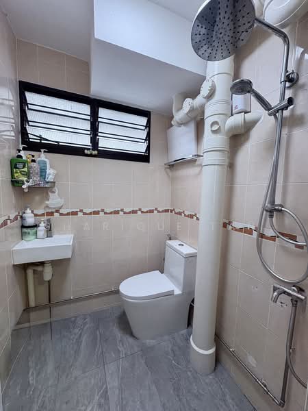 421 Ang Mo Kio Avenue 10, 421 Ang Mo Kio Avenue 10, 2 Bedrooms, 797 sqft, HDB Flat For Sale, by Sharique Tan, 500200488 - Bathroom - PropertyGuru.com.sg