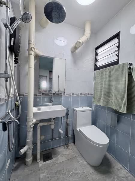421 Ang Mo Kio Avenue 10, 421 Ang Mo Kio Avenue 10, 2 Bedrooms, 797 sqft, HDB Flat For Sale, by Sharique Tan, 500200488 - Bathroom - PropertyGuru.com.sg