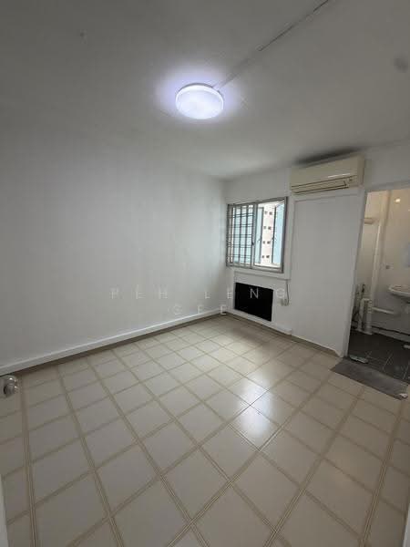 153 Yishun Street 11, 153 Yishun Street 11, Sembawang / Yishun, 2 Bedrooms, 721 sqft, HDB Flat For Sale, by Peh Leng See, 500200489 - Original Master Room - PropertyGuru.com.sg