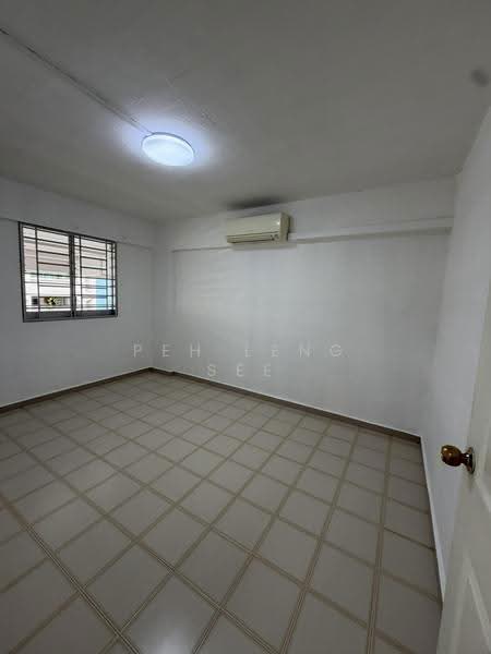 153 Yishun Street 11, 153 Yishun Street 11, Sembawang / Yishun, 2 Bedrooms, 721 sqft, HDB Flat For Sale, by Peh Leng See, 500200489 - Original Common Room - PropertyGuru.com.sg