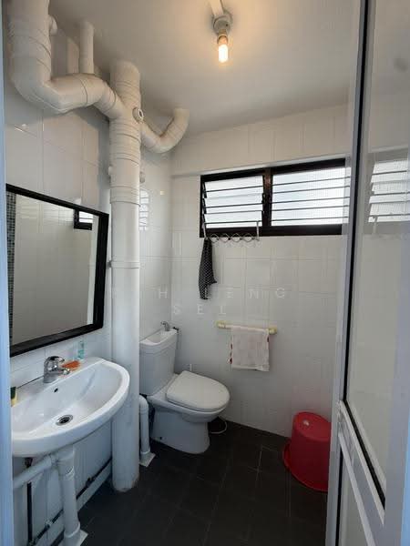 153 Yishun Street 11, 153 Yishun Street 11, Sembawang / Yishun, 2 Bedrooms, 721 sqft, HDB Flat For Sale, by Peh Leng See, 500200489 - Common Bathroom - PropertyGuru.com.sg