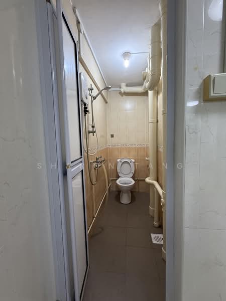 92 Commonwealth Drive, 92 Commonwealth Drive, 2 Bedrooms, 645 sqft, HDB Flat For Sale, by Sharon Tang, 500200499 - Bathroom - PropertyGuru.com.sg