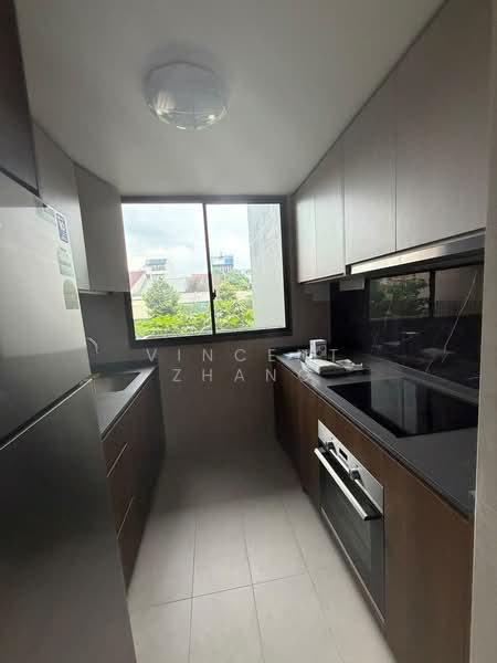 The Watergardens at Canberra, 43 Canberra Drive, 3 Bedrooms, 958 sqft, Condominium For Rent, by Vincent Zhang, 500200501 - Kitchen - PropertyGuru.com.sg
