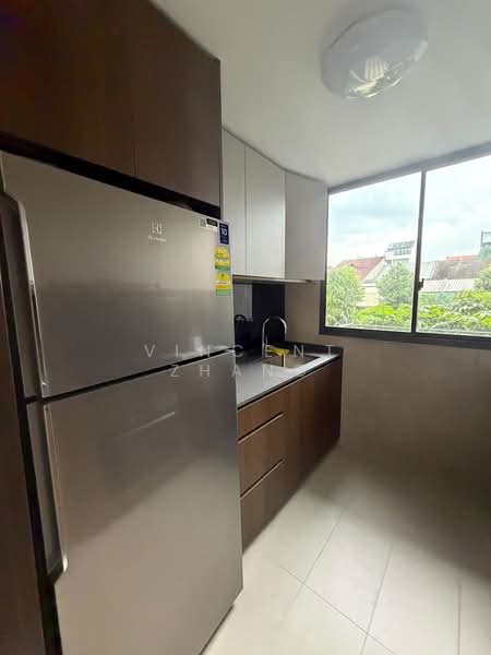 The Watergardens at Canberra, 43 Canberra Drive, 3 Bedrooms, 958 sqft, Condominium For Rent, by Vincent Zhang, 500200501 - Kitchen - PropertyGuru.com.sg