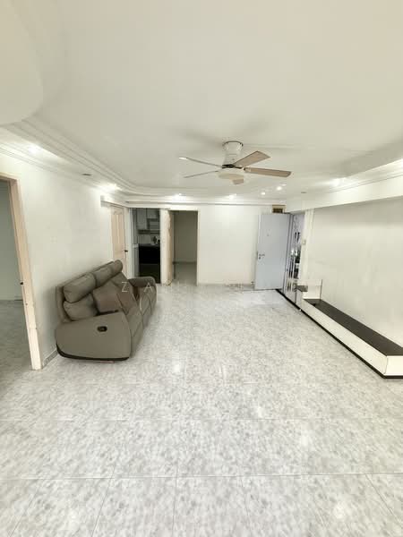 747 Pasir Ris Street 71, 747 Pasir Ris Street 71, 3 Bedrooms, 1,119 sqft, HDB Flat For Sale, by Zan Sim (沈瓒延), 500200504 - Living Room - PropertyGuru.com.sg