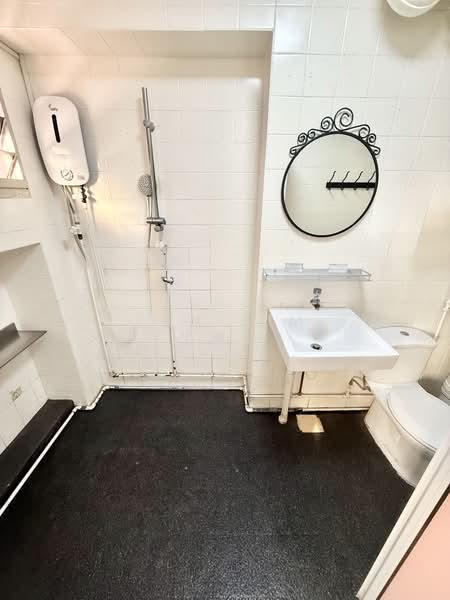 747 Pasir Ris Street 71, 747 Pasir Ris Street 71, 3 Bedrooms, 1,119 sqft, HDB Flat For Sale, by Zan Sim (沈瓒延), 500200504 - Bathroom - PropertyGuru.com.sg