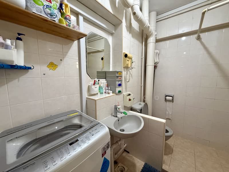299 Yishun Street 20, 299 Yishun Street 20, 3 Bedrooms, 1,184 sqft, HDB Flat For Sale, by Derick Foo, 500200510 - Bathroom - PropertyGuru.com.sg