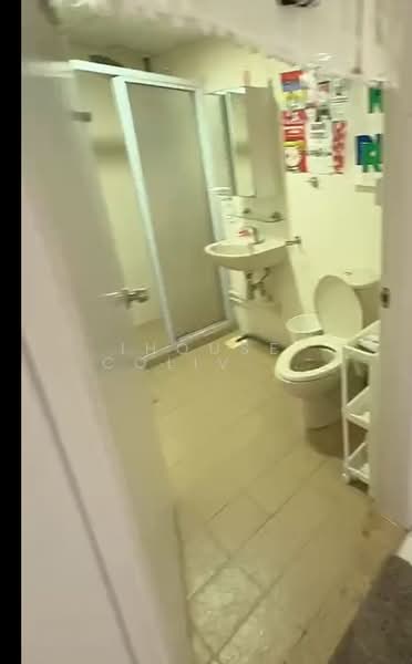 Orchard Towers, 1 Claymore Drive, Room Rental, 100 sqft, Condominium For Rent, by ling, 500200530 - Bathroom - PropertyGuru.com.sg