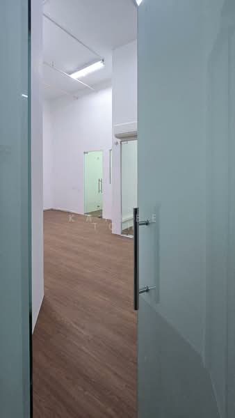 Unity Centre, 51 Bukit Batok Crescent, 1,549 sqft, Light Industrial (B1) For Sale, by Kaylee Toh, 500200539 - Interior - CommercialGuru.com.sg