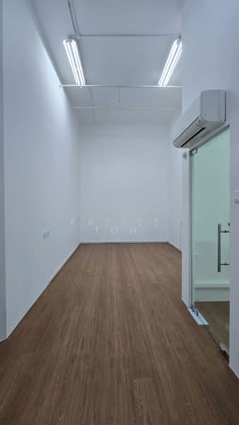Unity Centre, 51 Bukit Batok Crescent, 1,549 sqft, Light Industrial (B1) For Sale, by Kaylee Toh, 500200539 - Interior - CommercialGuru.com.sg