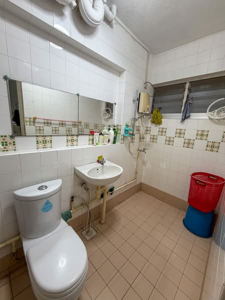 436 Choa Chu Kang Avenue 4, 436 Choa Chu Kang Avenue 4, Dairy Farm / Bukit Panjang / Choa Chu Kang, 4 Bedrooms, 1,593 sqft, HDB Flat For Sale, by Derek Tan, 500200547 - Bathroom - PropertyGuru.com.sg