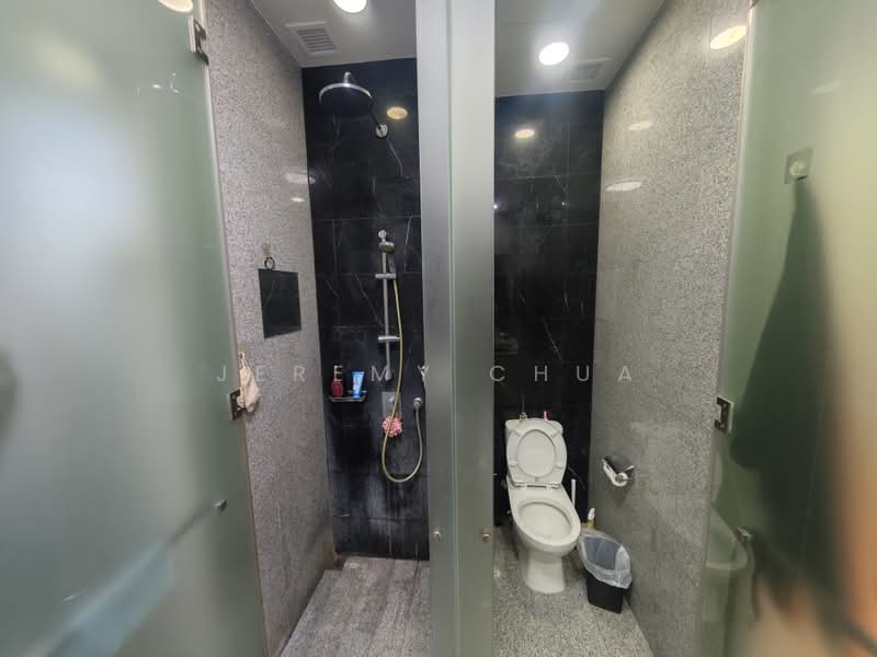 The Hillier, 6 Hillview Rise, 1 Bedroom, 624 sqft, Condominium For Sale, by Jeremy Chua, 500200559 - Bathroom - PropertyGuru.com.sg