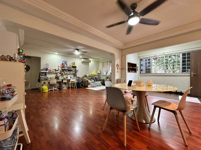 725 Jurong West Avenue 5, 725 Jurong West Avenue 5, 3 Bedrooms, 1,302 sqft, HDB Flat For Sale, by Jose Loh Zhenhao, 500200572 - Living Room - PropertyGuru.com.sg