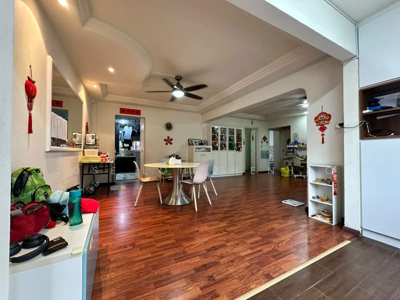 725 Jurong West Avenue 5, 725 Jurong West Avenue 5, 3 Bedrooms, 1,302 sqft, HDB Flat For Sale, by Jose Loh Zhenhao, 500200572 - Living Room - PropertyGuru.com.sg