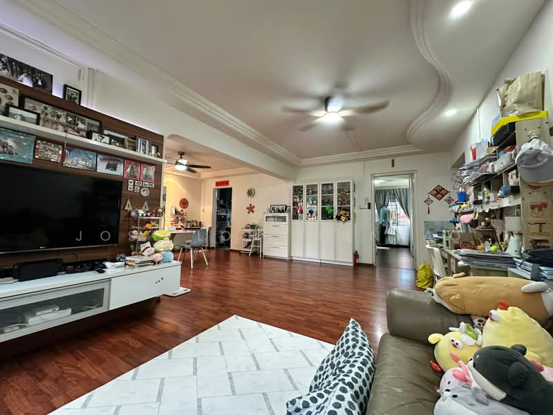 725 Jurong West Avenue 5, 725 Jurong West Avenue 5, 3 Bedrooms, 1,302 sqft, HDB Flat For Sale, by Jose Loh Zhenhao, 500200572 - Living Room - PropertyGuru.com.sg