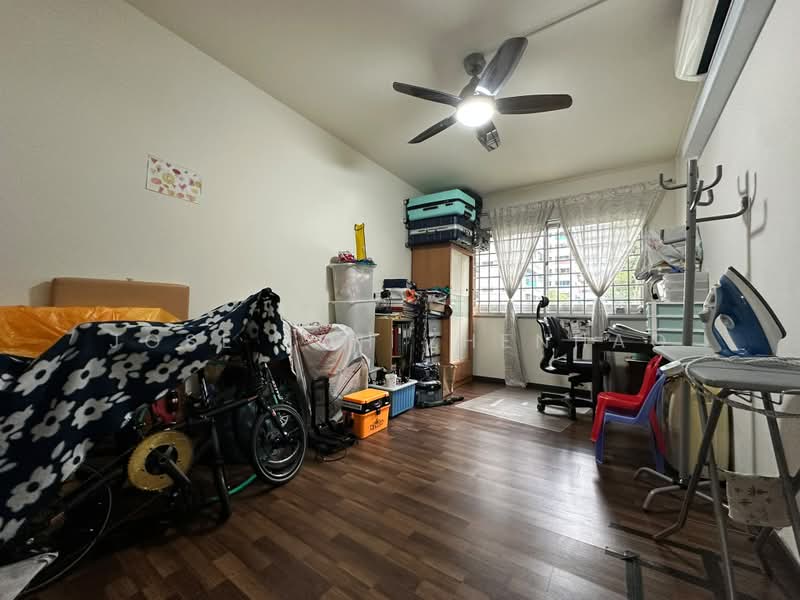 725 Jurong West Avenue 5, 725 Jurong West Avenue 5, 3 Bedrooms, 1,302 sqft, HDB Flat For Sale, by Jose Loh Zhenhao, 500200572 - Living Room - PropertyGuru.com.sg
