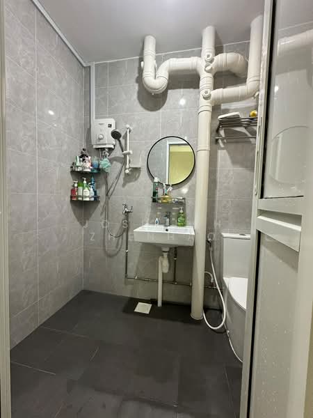 725 Jurong West Avenue 5, 725 Jurong West Avenue 5, 3 Bedrooms, 1,302 sqft, HDB Flat For Sale, by Jose Loh Zhenhao, 500200572 - Bathroom - PropertyGuru.com.sg