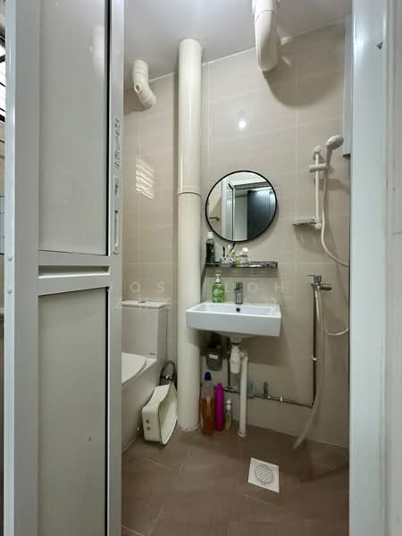 725 Jurong West Avenue 5, 725 Jurong West Avenue 5, 3 Bedrooms, 1,302 sqft, HDB Flat For Sale, by Jose Loh Zhenhao, 500200572 - Bathroom - PropertyGuru.com.sg