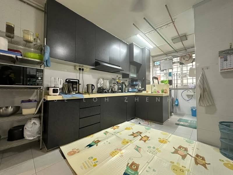 725 Jurong West Avenue 5, 725 Jurong West Avenue 5, 3 Bedrooms, 1,302 sqft, HDB Flat For Sale, by Jose Loh Zhenhao, 500200572 - Kitchen - PropertyGuru.com.sg