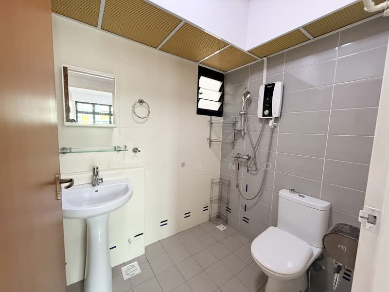 808D Choa Chu Kang Avenue 1, 808D Choa Chu Kang Avenue 1, 3 Bedrooms, 990 sqft, HDB Flat For Sale, by Angela Neo, 500200630 - Bathroom - PropertyGuru.com.sg