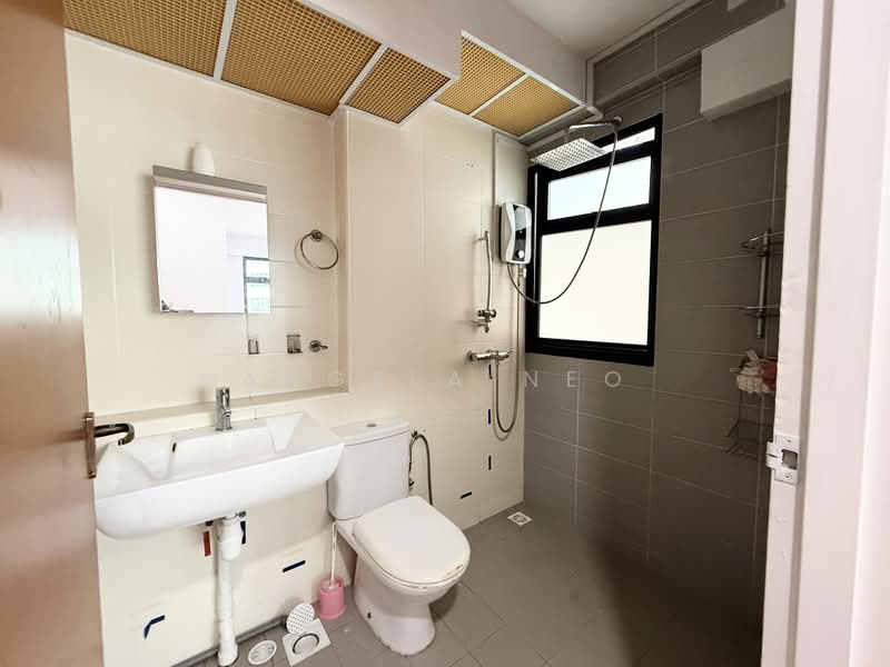 808D Choa Chu Kang Avenue 1, 808D Choa Chu Kang Avenue 1, 3 Bedrooms, 990 sqft, HDB Flat For Sale, by Angela Neo, 500200630 - Master Bathroom - PropertyGuru.com.sg